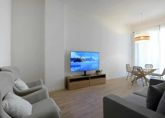 Mike House: Alojate En El Corazon De * Zaragoza