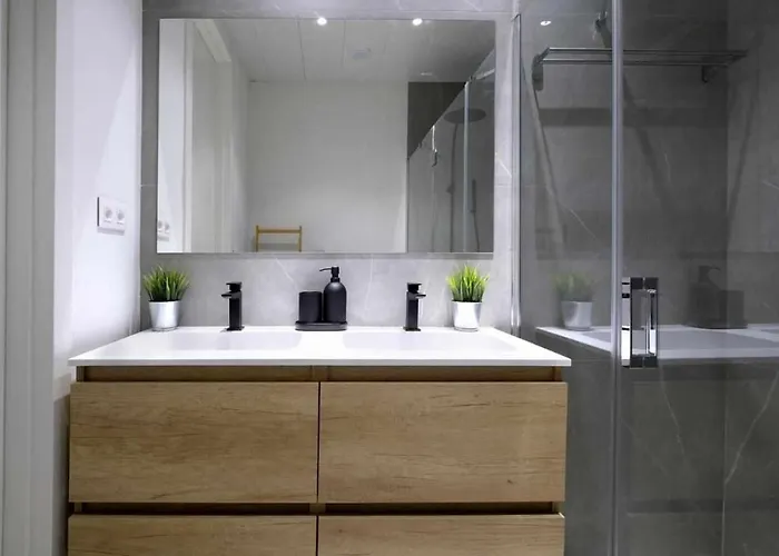 Mike House: Alojate En El Corazon De * Zaragoza